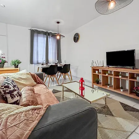 Moderne Et Spacieux Avec Tv Et Cuisine Equipee Appartement
