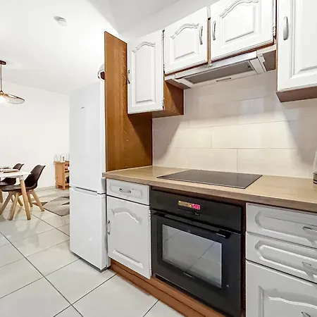 Moderne Et Spacieux Avec Tv Et Cuisine Equipee *