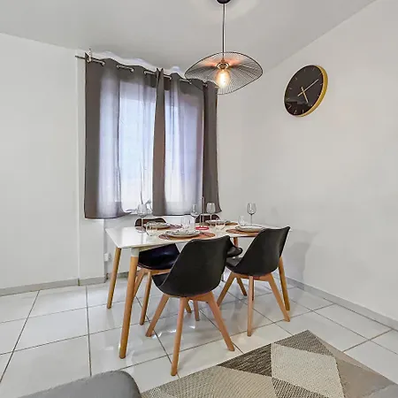 Apartman Moderne Et Spacieux Avec Tv Et Cuisine Equipee