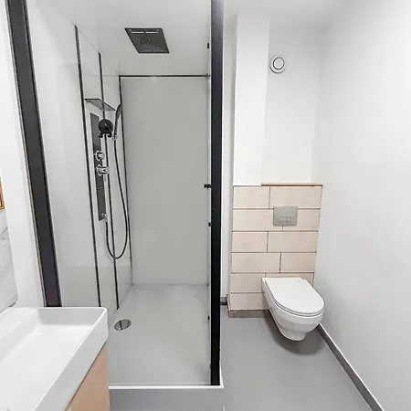 Moderne Et Spacieux Avec Tv Et Cuisine Equipee