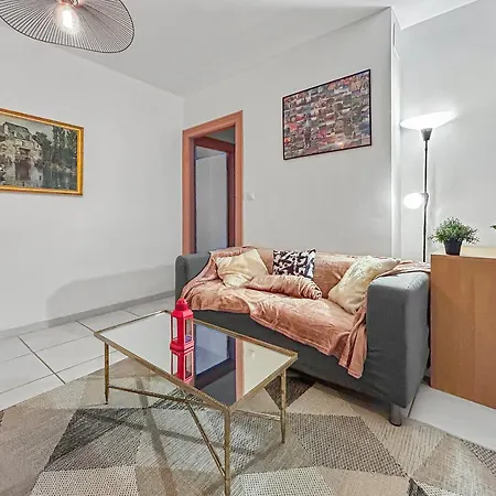 Moderne Et Spacieux Avec Tv Et Cuisine Equipee Apartman *