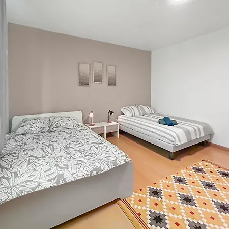 Moderne Et Spacieux Avec Tv Et Cuisine Equipee *