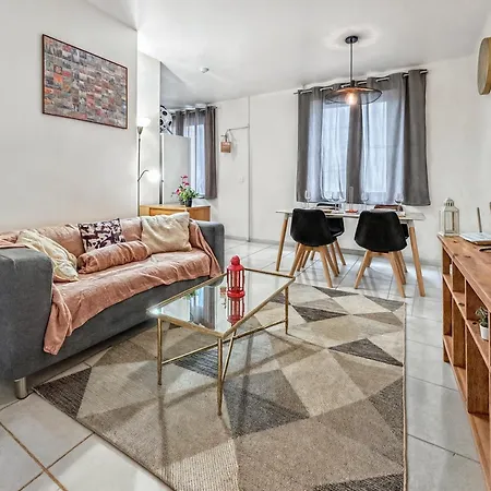 Moderne Et Spacieux Avec Tv Et Cuisine Equipee Apartman
